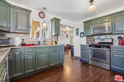 Kitchen - 692 Tahoe Ave, Yucca Valley, CA 92284 photo 3 of 3