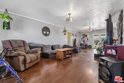 Living - 692 Tahoe Ave, Yucca Valley, CA 92284 photo 1 of 2