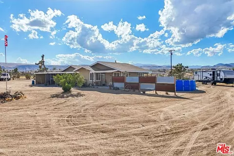 Exterior - 692 Tahoe Ave, Yucca Valley, CA 92284 photo 5 of 7