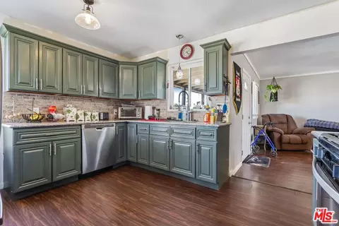 Kitchen - 692 Tahoe Ave, Yucca Valley, CA 92284 photo 1 of 3