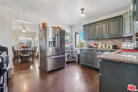 Kitchen - 692 Tahoe Ave, Yucca Valley, CA 92284 photo 2 of 3