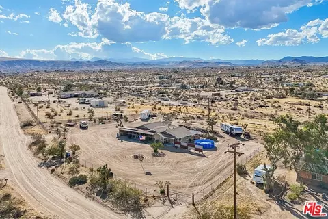 View/Area - 692 Tahoe Ave, Yucca Valley, CA 92284 photo 6 of 13