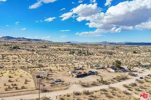 View/Area - 692 Tahoe Ave, Yucca Valley, CA 92284 photo 9 of 13
