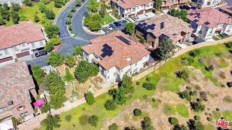 View/Area - 2431 Birchknoll Ct #2, Simi Valley, CA 93063 photo 3 of 9