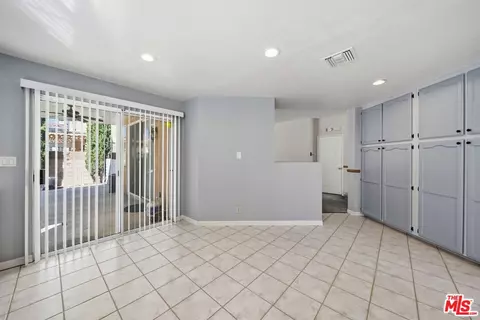 Entry Way - 44333 Shad St, Lancaster, CA 93536 photo 2 of 4