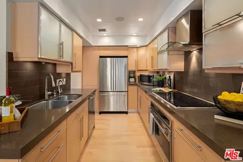 1221 N Kings Rd #307, West Hollywood, CA 90069