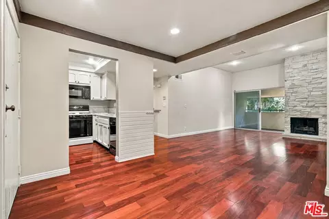 7800 Topanga Canyon Blvd #322, Canoga Park, CA 91304