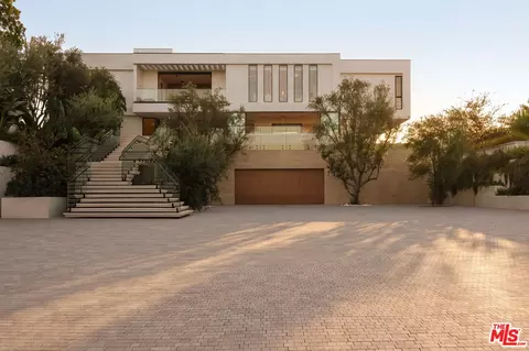 16187 Royal Oak Rd, Encino, CA 91436