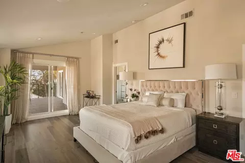 Bedroom - 1664 Gladys Dr, Glendale, CA 91206 photo 2 of 7