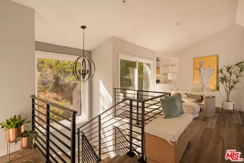 Entry Way - 1664 Gladys Dr, Glendale, CA 91206 photo 4 of 4