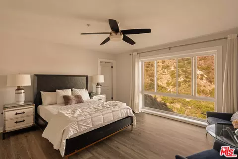 Bedroom - 1664 Gladys Dr, Glendale, CA 91206 photo 4 of 7