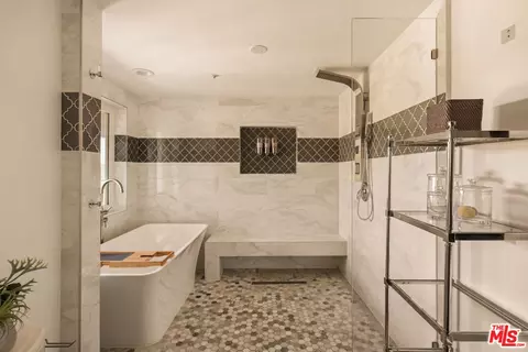 Bath - 1664 Gladys Dr, Glendale, CA 91206 photo 3 of 7
