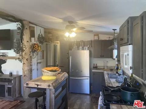 Kitchen - 17111 Tehachapi Willow Spgs, Tehachapi, CA 93561 photo 1 of 1