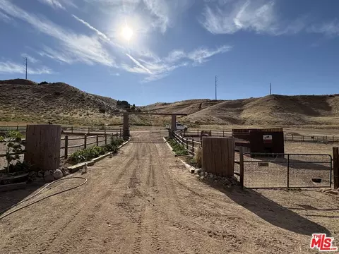 Exterior - 17111 Tehachapi Willow Spgs, Tehachapi, CA 93561 photo 8 of 9
