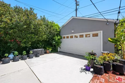 Exterior - 19540 Gilmore St, Reseda, CA 91335 photo 6 of 9