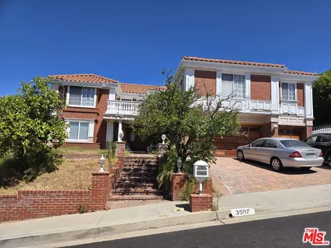3507 Viewcrest Dr, Burbank, CA 91504