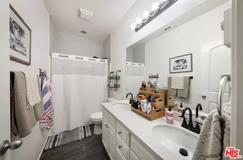 Bath - 15538 Quintero Pl, Bakersfield, CA 93314 photo 1 of 4