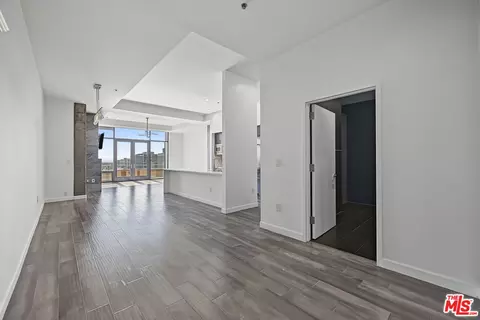 1111 S Grand Ave #PH6, Los Angeles, CA 90015