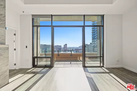 1111 S Grand Ave #PH6, Los Angeles, CA 90015
