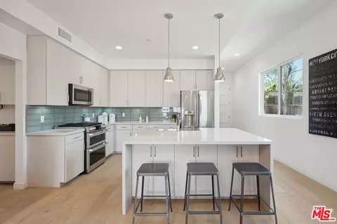 1746 Garfield Pl #203, Los Angeles, CA 90028