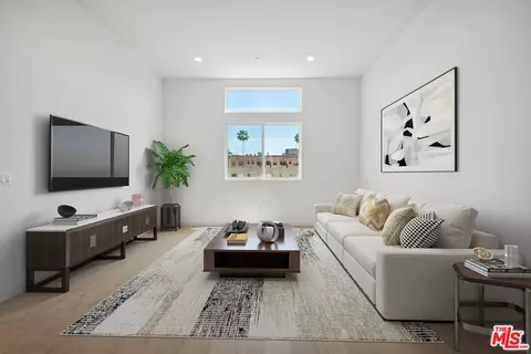 1746 Garfield Pl #302, Los Angeles, CA 90028