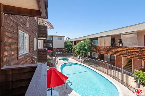 5414 Newcastle Ave #19, Encino, CA 91316