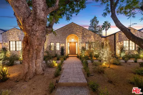 19024 Sprague St, Tarzana, CA 91356