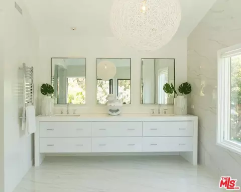 Bath - 7310 Birdview Ave, Malibu, CA 90265 photo 1 of 1