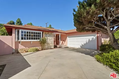 Exterior - 541 Silvera Ave, Long Beach, CA 90803 photo 2 of 8