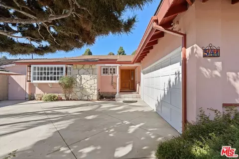 Exterior - 541 Silvera Ave, Long Beach, CA 90803 photo 3 of 8