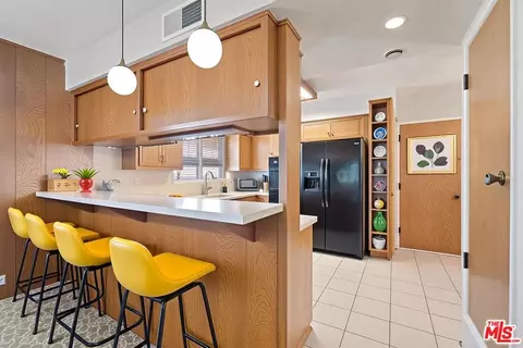 Kitchen - 541 Silvera Ave, Long Beach, CA 90803 photo 1 of 5
