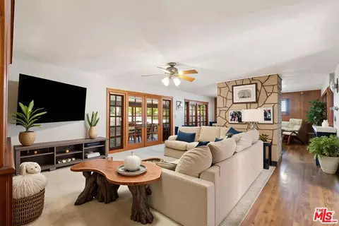 Living - 541 Silvera Ave, Long Beach, CA 90803 photo 1 of 2