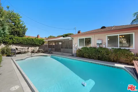 Exterior - 541 Silvera Ave, Long Beach, CA 90803 photo 7 of 8