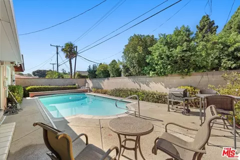 Exterior - 541 Silvera Ave, Long Beach, CA 90803 photo 6 of 8
