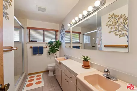 Bath - 541 Silvera Ave, Long Beach, CA 90803 photo 4 of 5