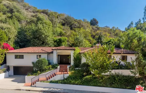 1132 Chantilly Rd, Los Angeles, CA 90077