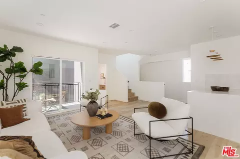 1231 N June St, Los Angeles, CA 90038