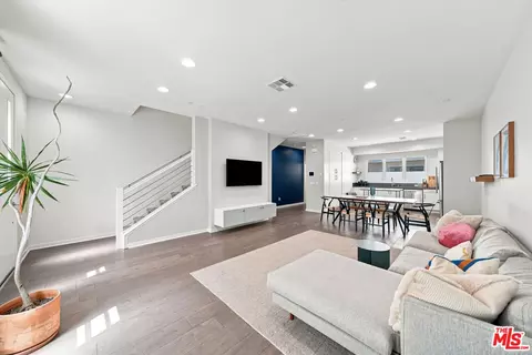 2928 Rowena Ave #3, Los Angeles, CA 90039