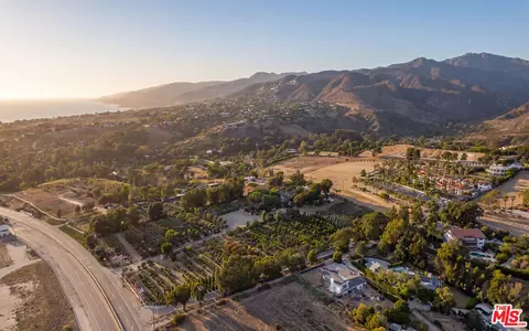 29081 Pacific Coast Hwy, Malibu, CA 90265