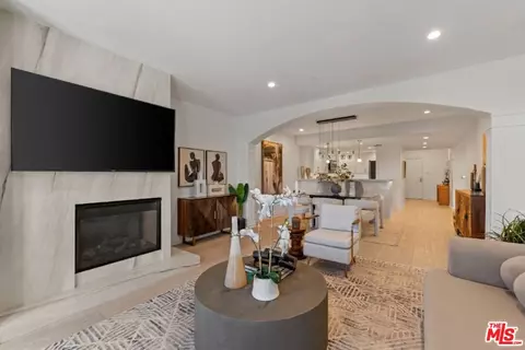 4711 Ambrose Ave #204, Los Angeles, CA 90027
