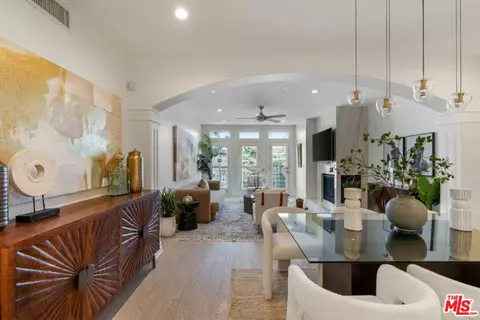 4711 Ambrose Ave #204, Los Angeles, CA 90027