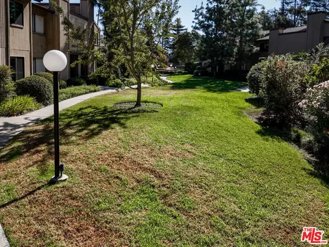 Exterior - 285 Rosemont Ave, Pasadena, CA 91103 photo 4 of 6