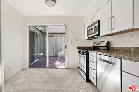 Kitchen - 285 Rosemont Ave, Pasadena, CA 91103 photo 1 of 2