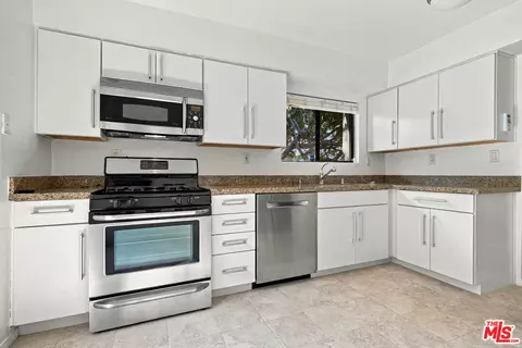 Kitchen - 285 Rosemont Ave, Pasadena, CA 91103 photo 2 of 2