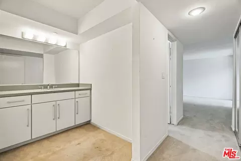 Entry Way - 285 Rosemont Ave, Pasadena, CA 91103 photo 3 of 4