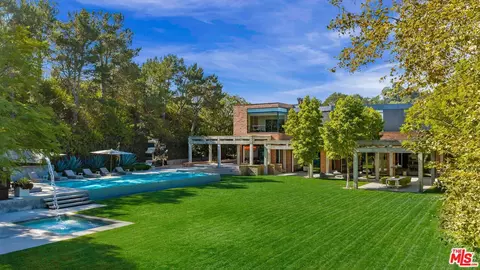 3350 Stone Ridge Ln, Los Angeles, CA 90077