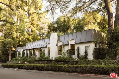4963 Queen Victoria Rd, Woodland Hills, CA 91364