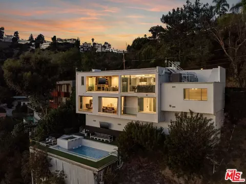 8620 Hillside Ave, West Hollywood, CA 90069