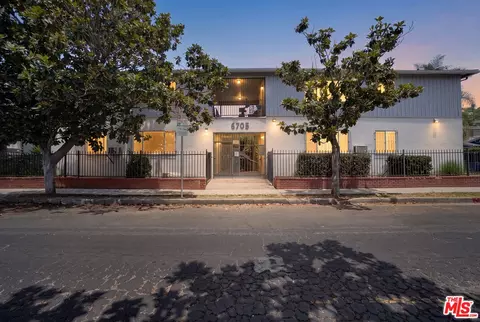 6705 De Longpre Ave, Los Angeles, CA 90028