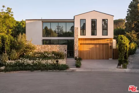 12114 Inavale Pl, Los Angeles, CA 90049